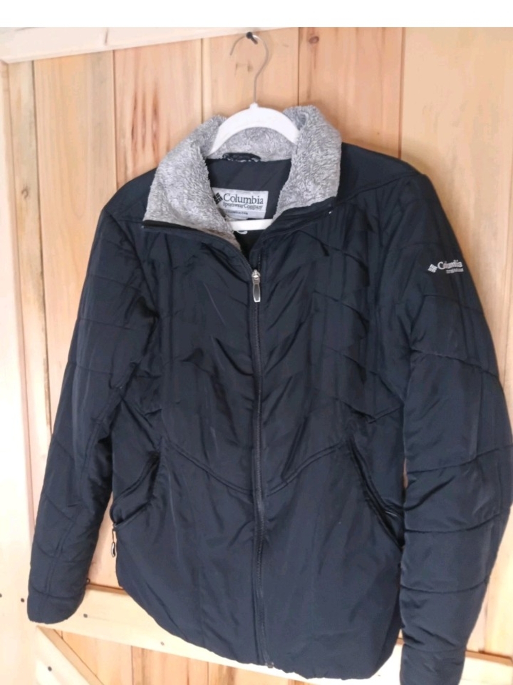 Columbia Titanium Women’s Black Jacket with Gray Sherpa Collar Large